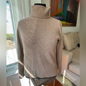 BROOKS BROTHERS, Women’s cashmere turtleneck, mid-weight, color Tan, size Medium